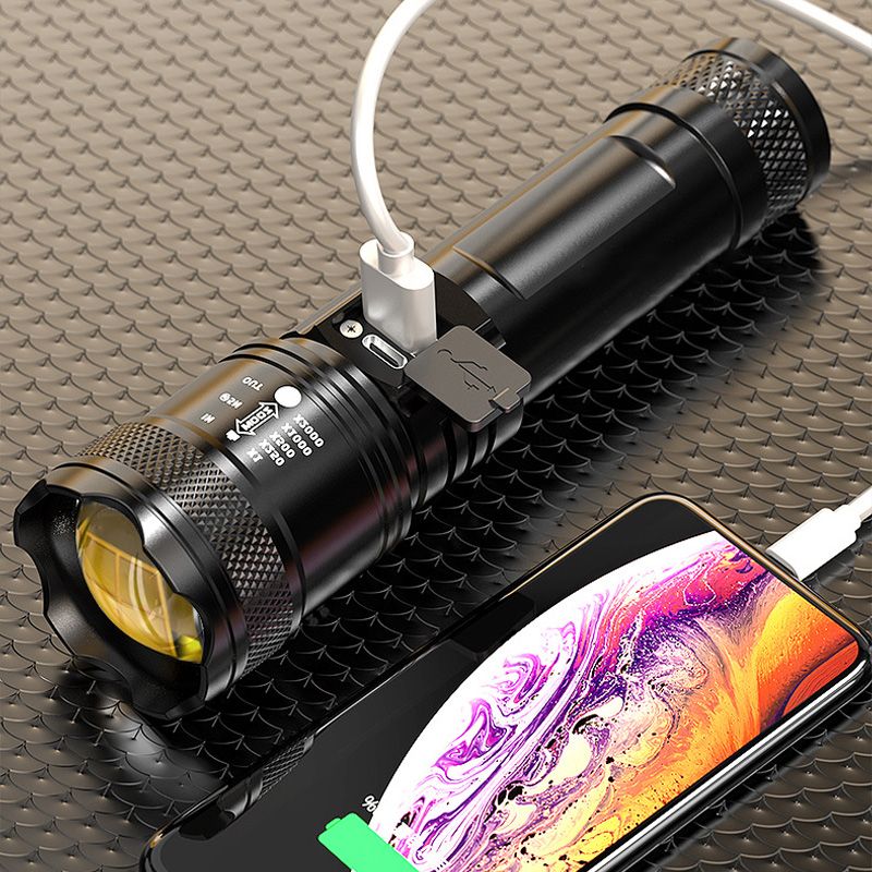 Lanterna LED Recarregável de Alta Potência com Zoom